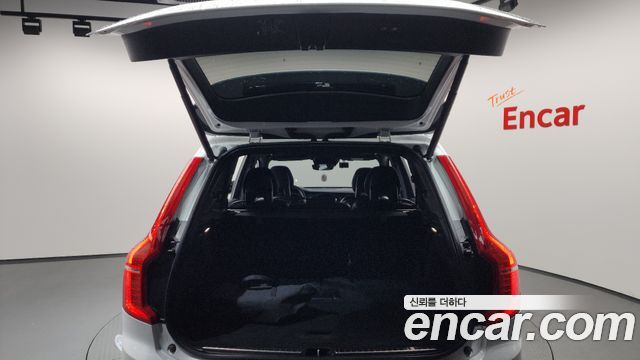 Volvo XC90 2021 — photo 26