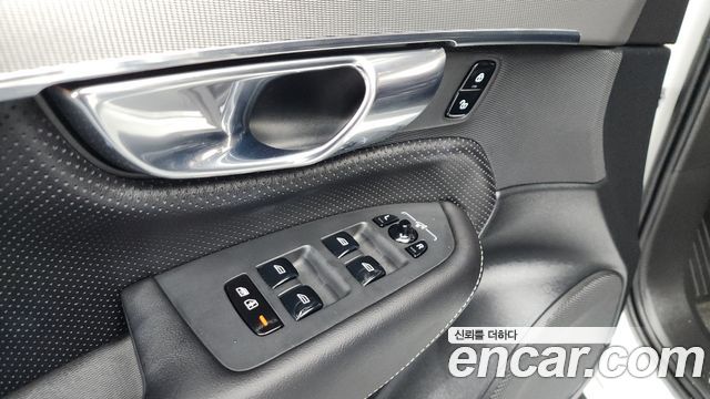 Volvo XC90 2021 — photo 35