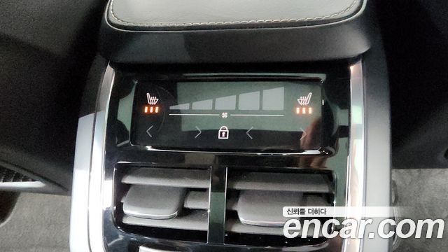 Volvo XC90 2021 — photo 38