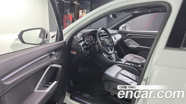 Audi Q3 2020 — photo 10