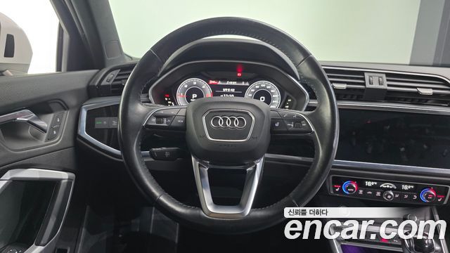 Audi Q3 2020 — photo 13