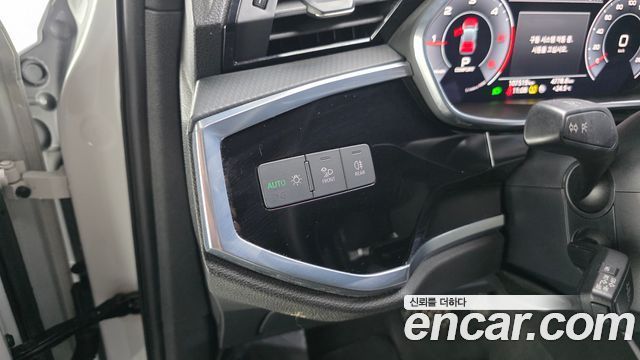 Audi Q3 2020 — photo 16