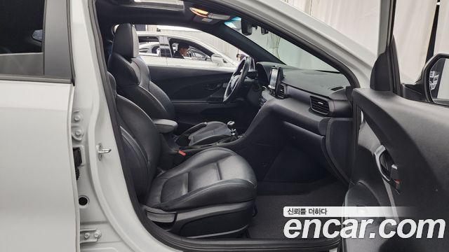 Hyundai Veloster 2019 — photo 11