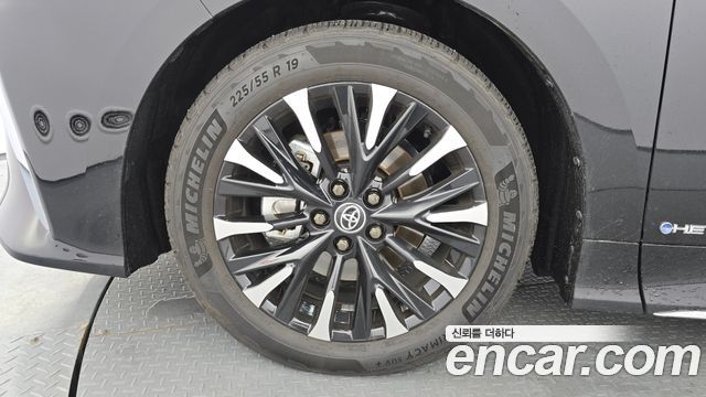 Toyota Alphard 2025 — photo 5