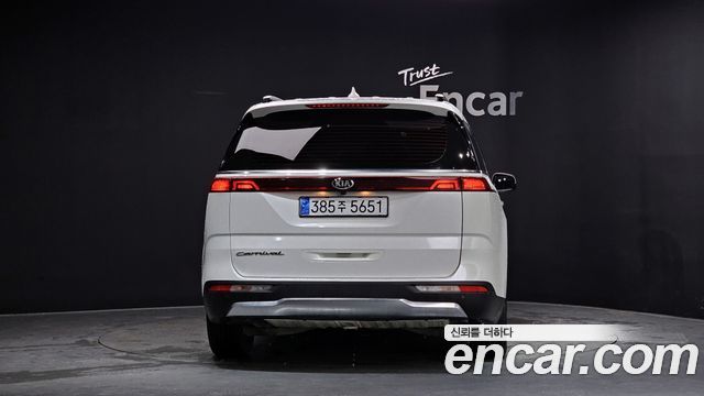 Kia Canival 2021 — photo 4
