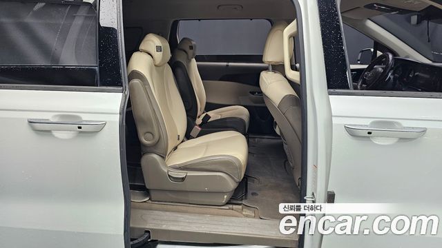 Kia Canival 2021 — photo 18