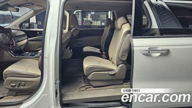 Kia Canival 2021 — photo 16