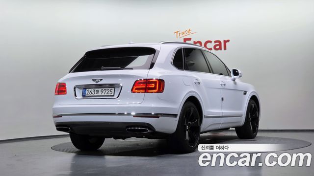 Bentley Bentayga 2018 — photo 2