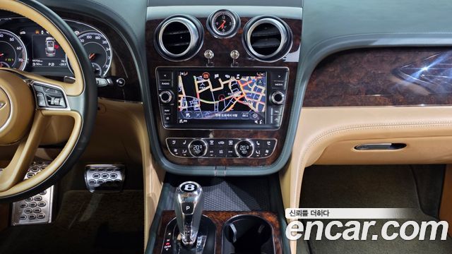 Bentley Bentayga 2018 — photo 14