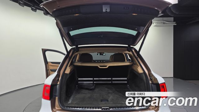 Bentley Bentayga 2018 — photo 20