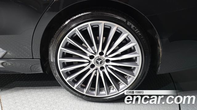Mercedes-Benz C-Class 2023 — photo 5