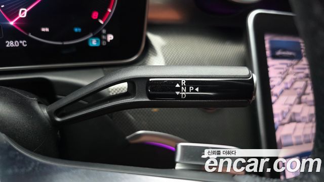 Mercedes-Benz C-Class 2023 — photo 12