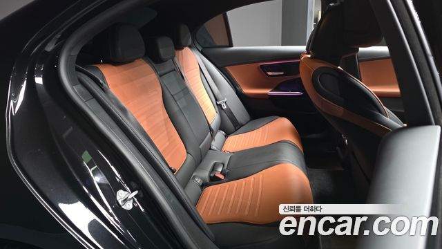 Mercedes-Benz C-Class 2023 — photo 18
