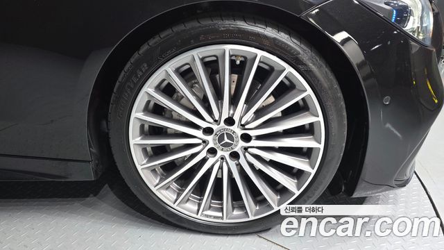 Mercedes-Benz C-Class 2023 — photo 7