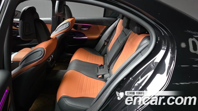 Mercedes-Benz C-Class 2023 — photo 16