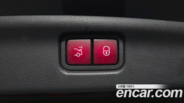 Mercedes-Benz C-Class 2023 — photo 32