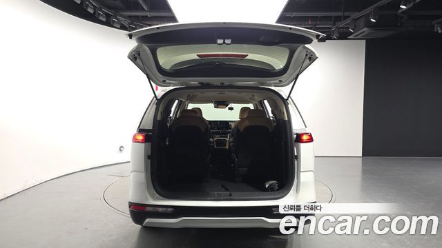 Kia Canival 2021 — photo 20