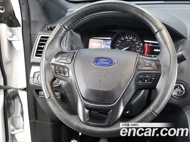 Ford Explorer 2018 — photo 13