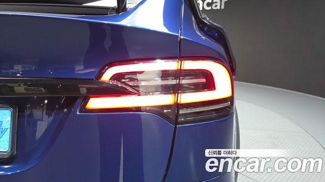 Tesla Model X 2023 — photo 9