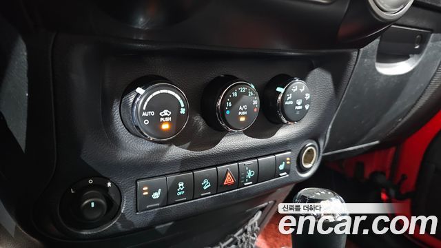 Jeep Wrangler 2015 — photo 22
