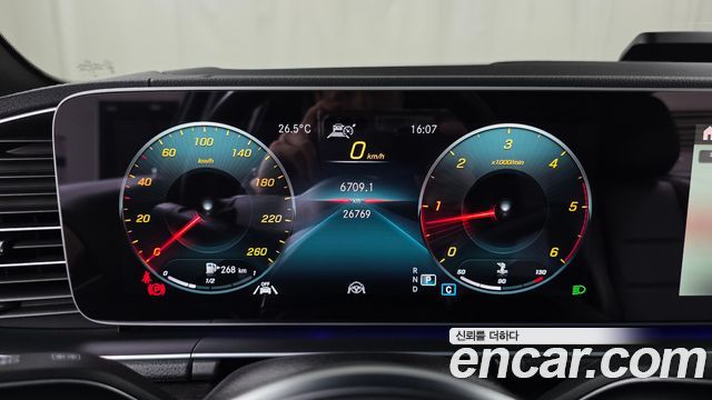 Mercedes-Benz GLE-Class 2023 — photo 11