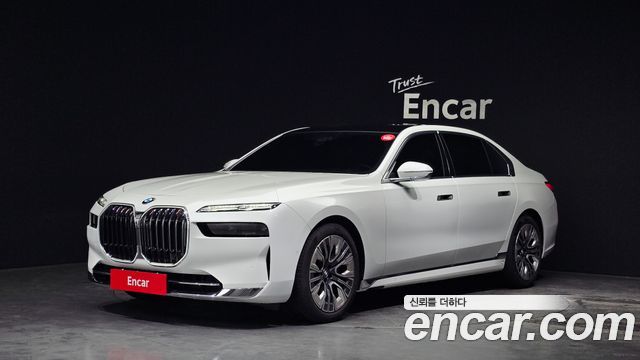BMW 7-Series 2023 — photo 1