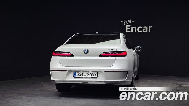BMW 7-Series 2023 — photo 4