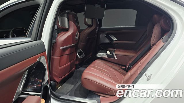 BMW 7-Series 2023 — photo 17