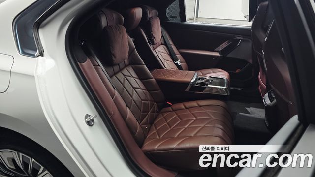 BMW 7-Series 2023 — photo 25