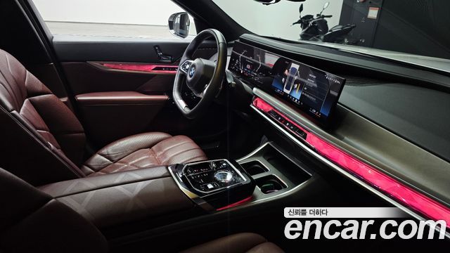 BMW 7-Series 2023 — photo 26