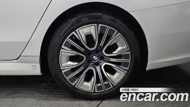 BMW 7-Series 2023 — photo 7