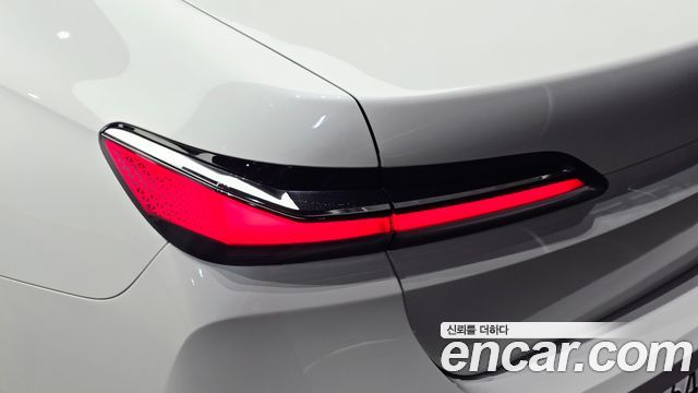 BMW 7-Series 2023 — photo 9