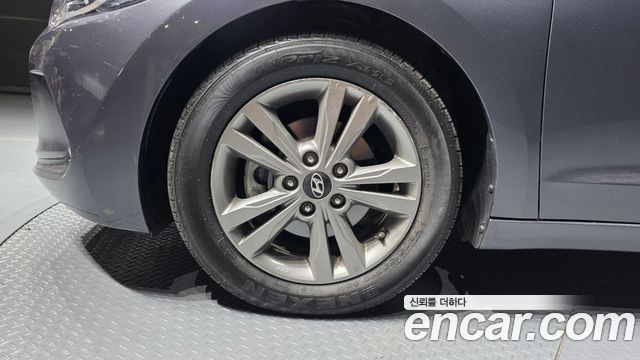 Hyundai AVANTE 2017 — photo 5