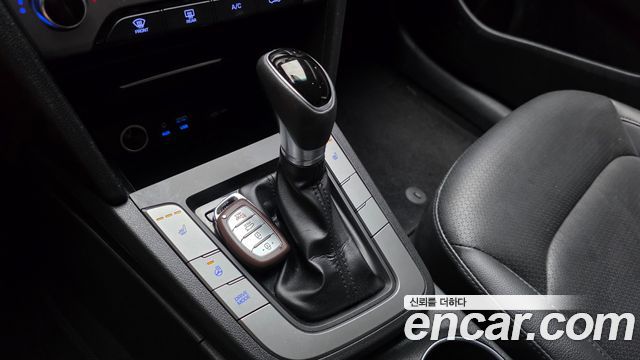 Hyundai AVANTE 2017 — photo 9