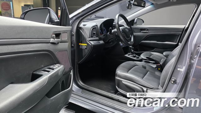 Hyundai AVANTE 2017 — photo 10