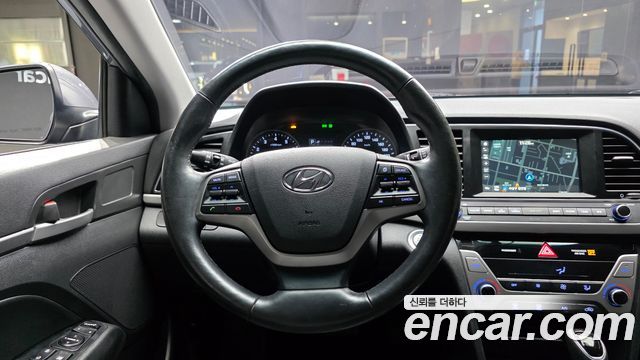 Hyundai AVANTE 2017 — photo 14