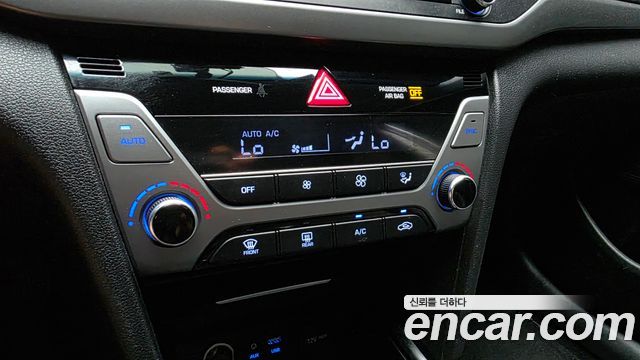Hyundai AVANTE 2017 — photo 16