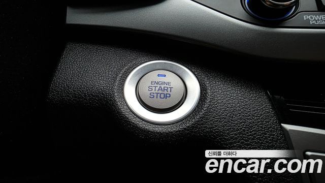 Hyundai AVANTE 2017 — photo 17