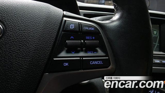 Hyundai AVANTE 2017 — photo 19