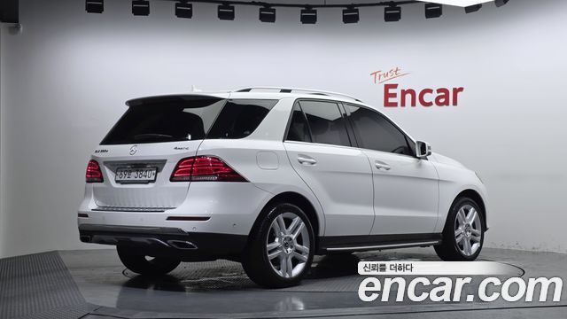 Mercedes-Benz GLE-Class 2018 — photo 2