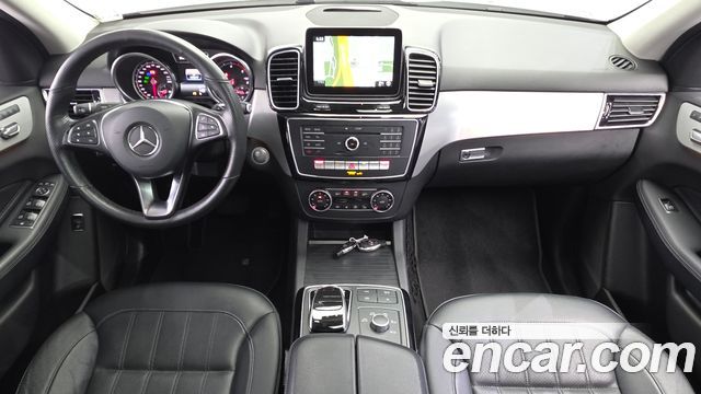 Mercedes-Benz GLE-Class 2018 — photo 10