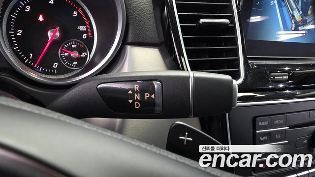 Mercedes-Benz GLE-Class 2018 — photo 12