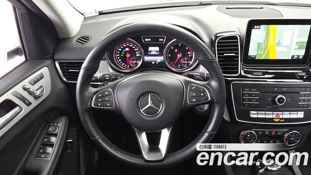 Mercedes-Benz GLE-Class 2018 — photo 19