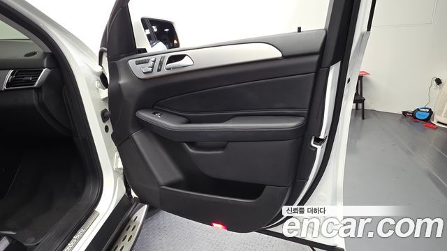 Mercedes-Benz GLE-Class 2018 — photo 14