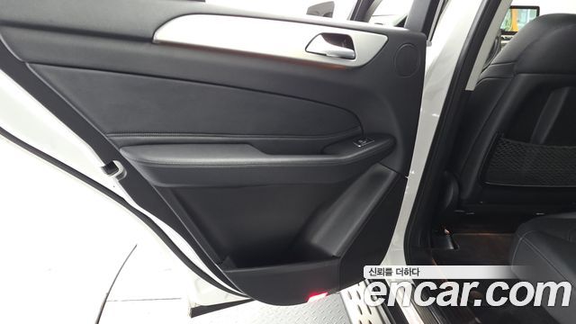 Mercedes-Benz GLE-Class 2018 — photo 15