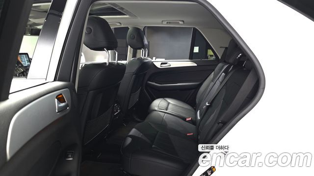 Mercedes-Benz GLE-Class 2018 — photo 16