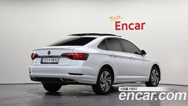Volkswagen Jetta 2021 — photo 2