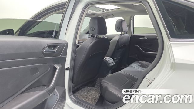 Volkswagen Jetta 2021 — photo 17