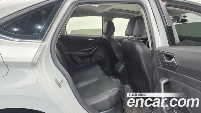 Volkswagen Jetta 2021 — photo 19