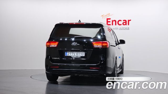 Kia Canival 2016 — photo 4